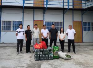 炎炎夏日送清涼，滴滴關(guān)懷暖人心